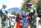 Kodim 1714/Puncak Jaya Peduli Pengungsi dan Salurkan Bantuan Kemanusiaan di Kampung Tirineri